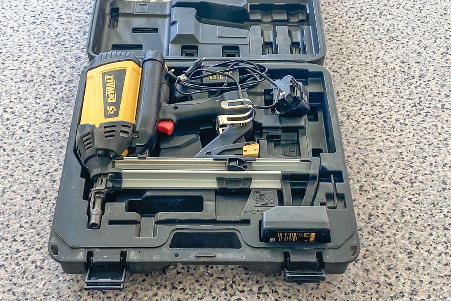 Akkunagler Dewalt TRAK-IT C5